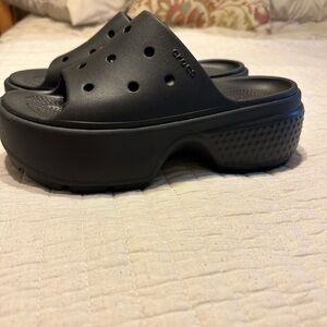 Croc stomp slide in a size 8.